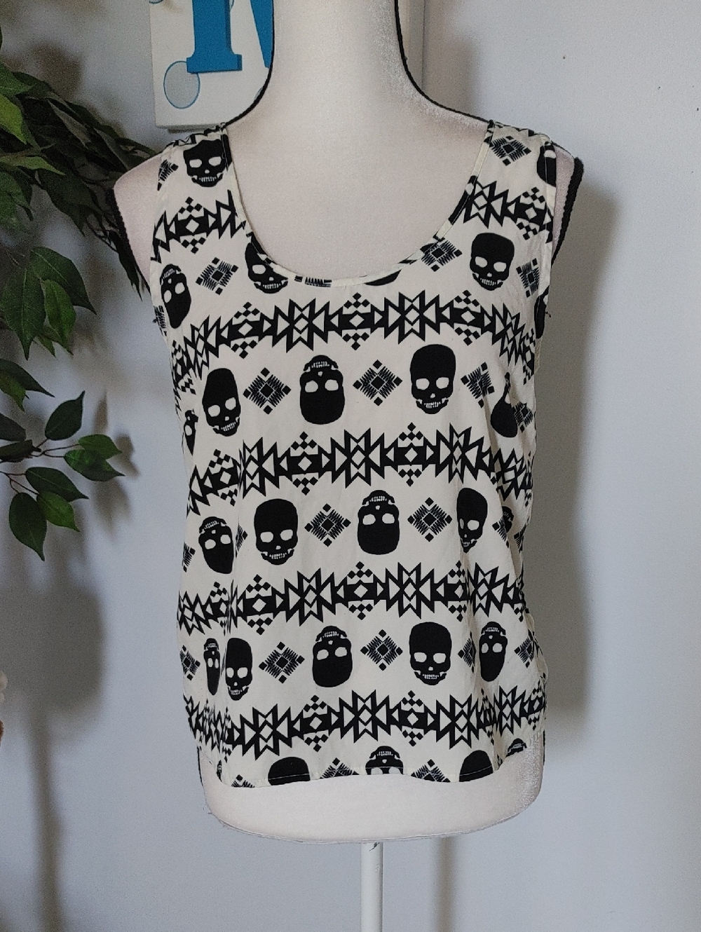 Charlotte Russe Tribal Skull Tank M